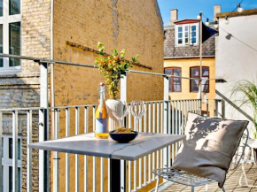 Sanders Leaves - Charming Three-Bedroom Apartment In Downtown Copenhagen, Copenhagen